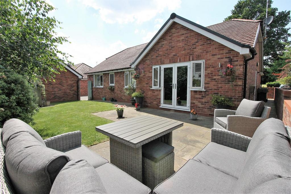Haybridge Avenue, Hagley, West Midlands, DY8 3 bed bungalow for sale
