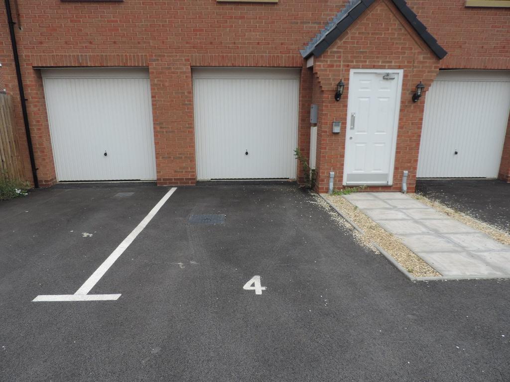 Rear Drive/Garage