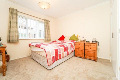 2 bedroom bungalow for sale, Kelston Gardens, Worle, Weston-Super-Mare, BS22