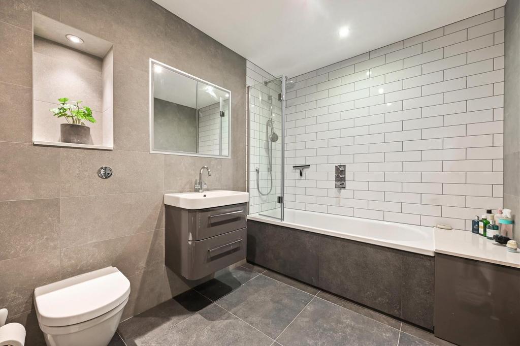 TEC - Flat 1, 12 Smyrna Road - Bathroom3 (1).jpg