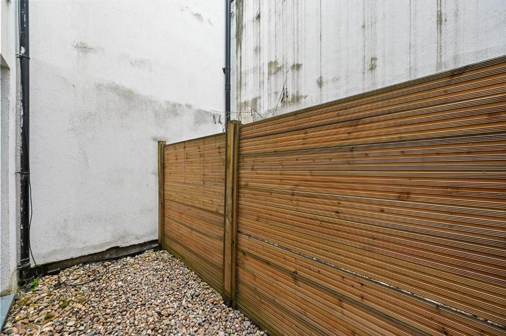 TEC - Flat 1, 12 Smyrna Road - Courtyard3 (1).jpg