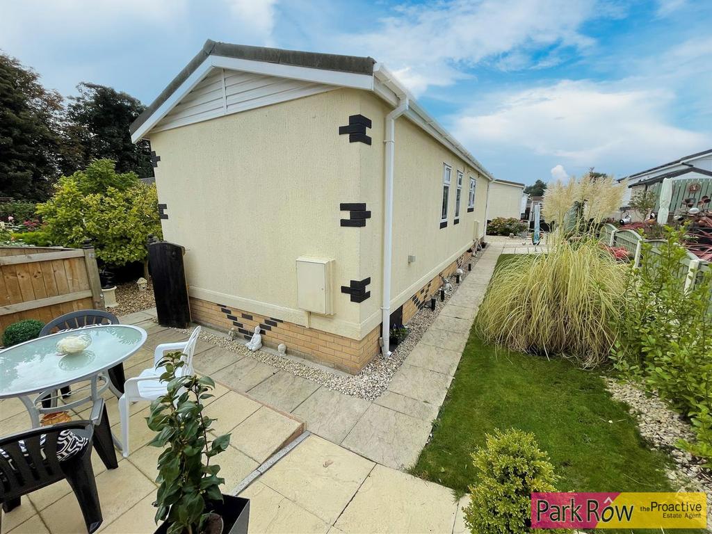 Willow Lane, Knottingley 2 bed park home £100,000