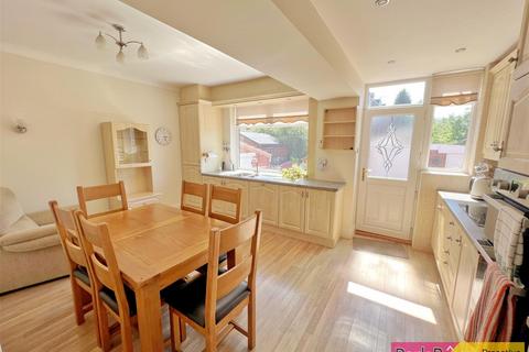 3 bedroom semi-detached house for sale, Manor Farm Estate, South Elmsall, Pontefract