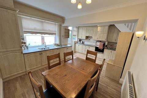 3 bedroom semi-detached house for sale, Manor Farm Estate, South Elmsall, Pontefract