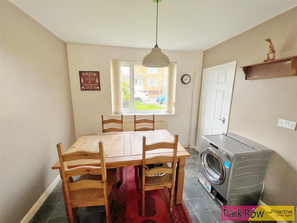 Glebe Road, Campsall, Doncaster 3 bed semidetached house for sale £