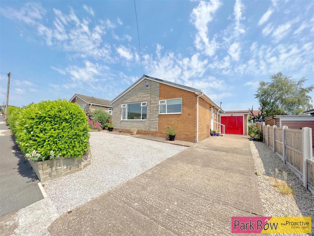 Stonegate Drive, Pontefract 2 bed detached bungalow £270,000