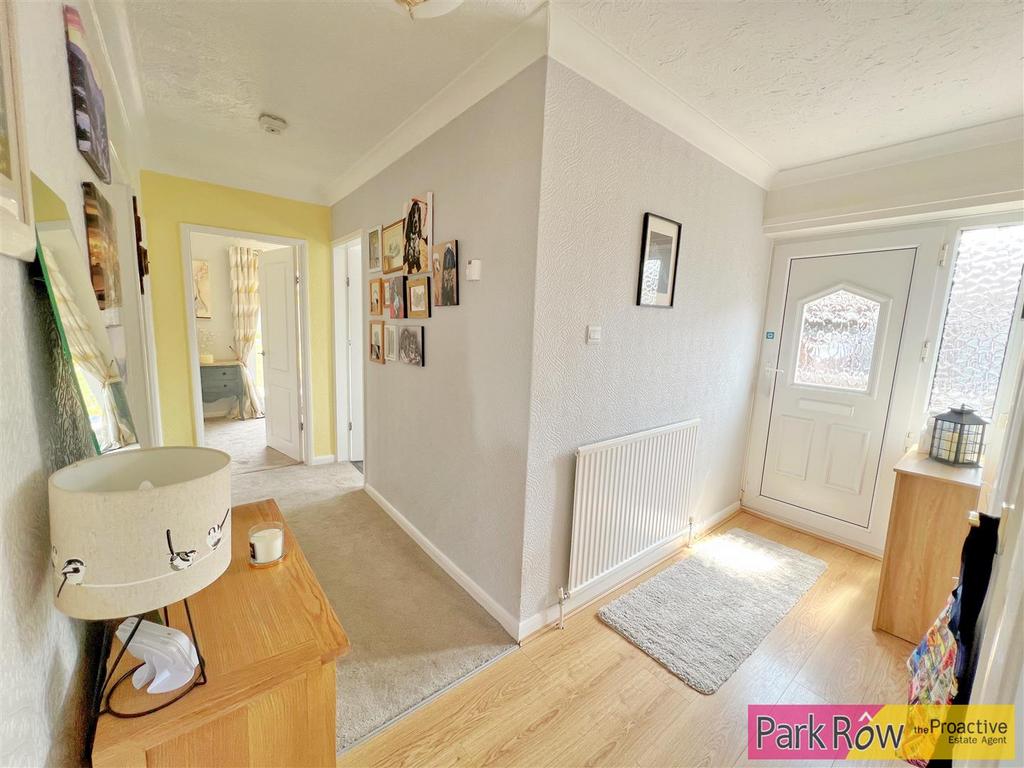 Stonegate Drive, Pontefract 2 bed detached bungalow £270,000