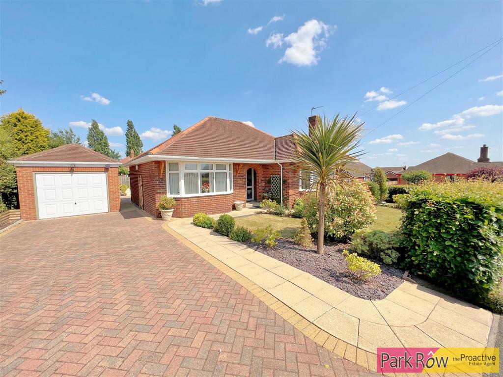Maple Grove, Pontefract 3 bed detached bungalow £475,000