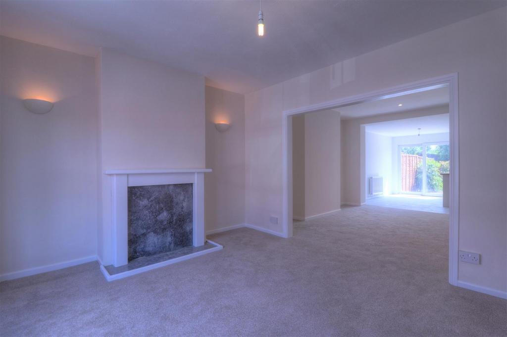 Cambria Road, Evesham 3 bed terraced house £1,200 pcm (£277 pw)