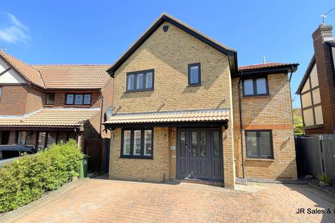2 Yew Close, Cheshunt, Waltham Cross, EN7 6UB