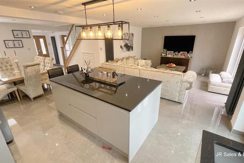 2 Yew Close, Cheshunt, Waltham Cross, EN7 6UB