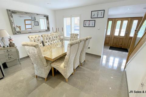 2 Yew Close, Cheshunt, Waltham Cross, EN7 6UB