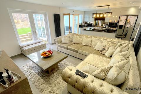 2 Yew Close, Cheshunt, Waltham Cross, EN7 6UB