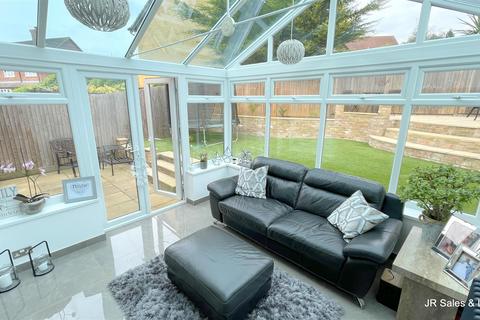 2 Yew Close, Cheshunt, Waltham Cross, EN7 6UB