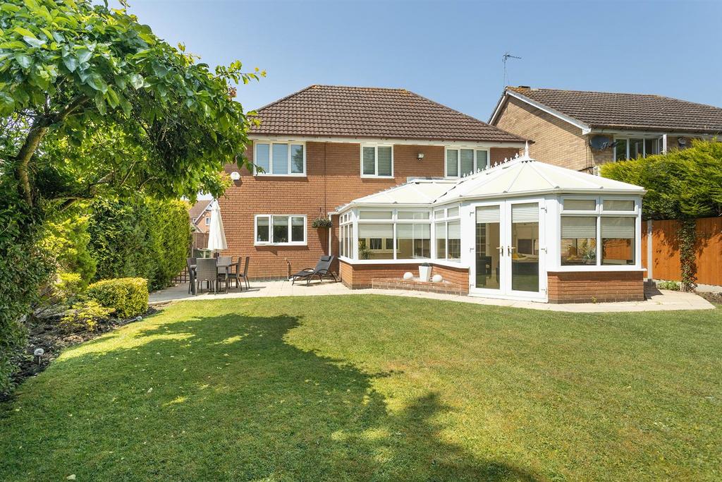 Mount Pleasant, Oadby, Leicester, LE2 5 bed detached house for sale £