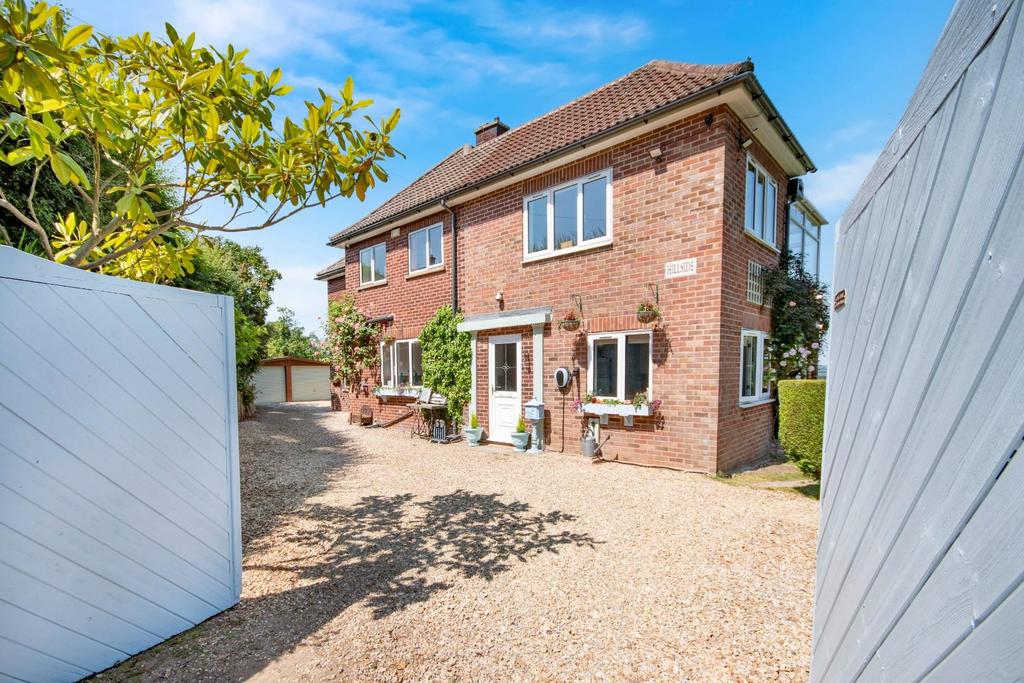 Beacon Hill Road, GringleyontheHill, Doncaster, DN10 4RQ 3 bed
