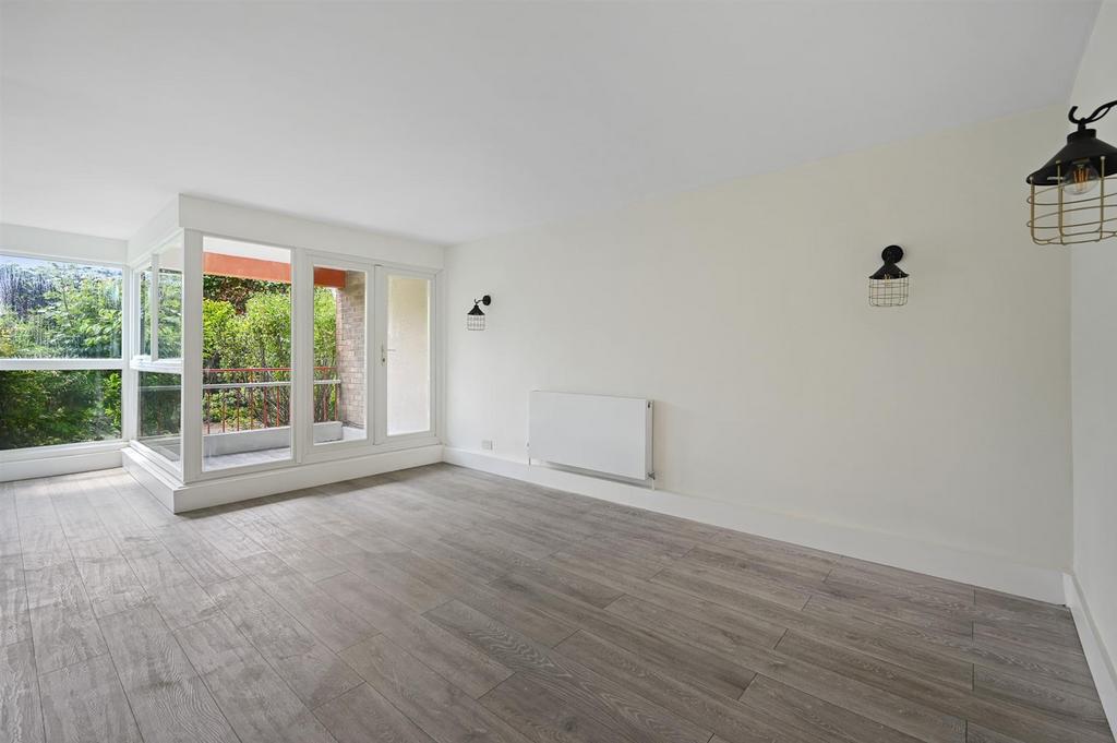 Farm Avenue, London NW2 2 bed flat for sale £470,000