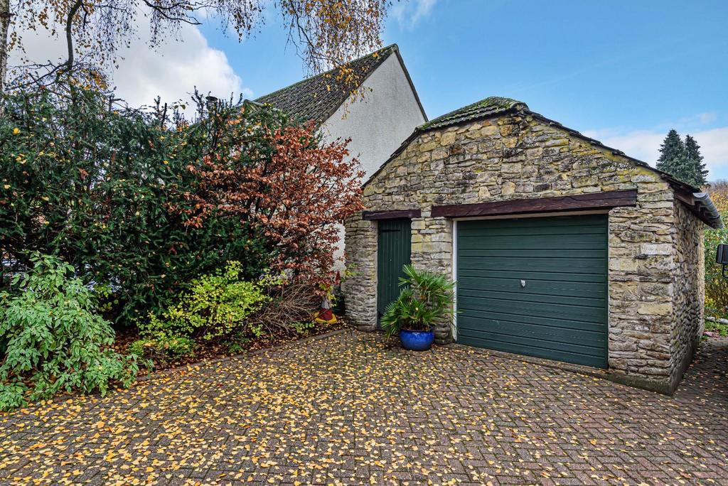 WottonUnderEdge 4 bed semidetached house for sale £499,000
