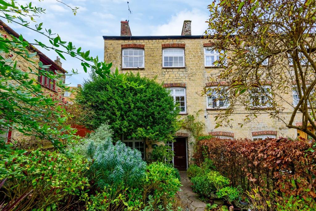 WottonUnderEdge 4 bed semidetached house for sale £499,000