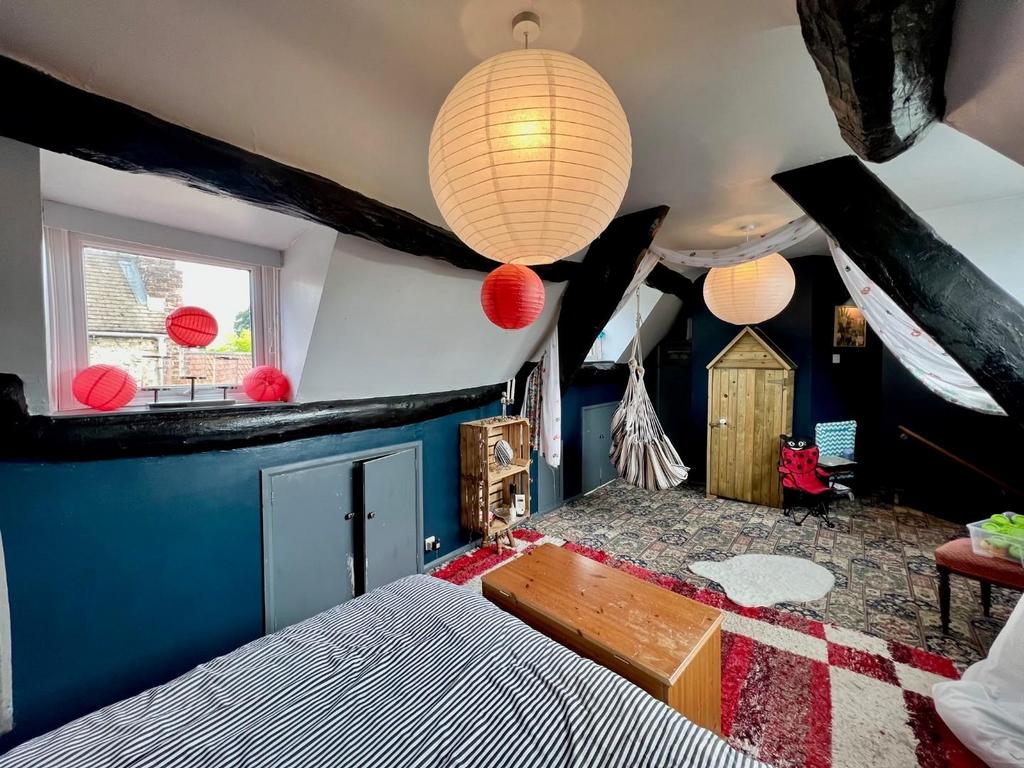 37 woodmancote bed4.jpg