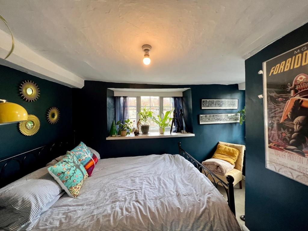 37 woodmancote bed1.jpg
