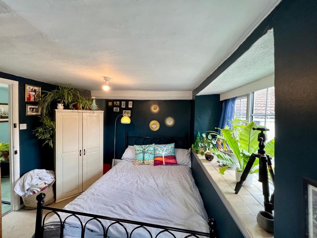 37 woodmancote bed3.jpg