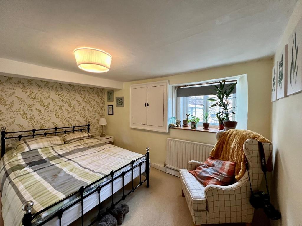 37 woodmancote bed2.jpg