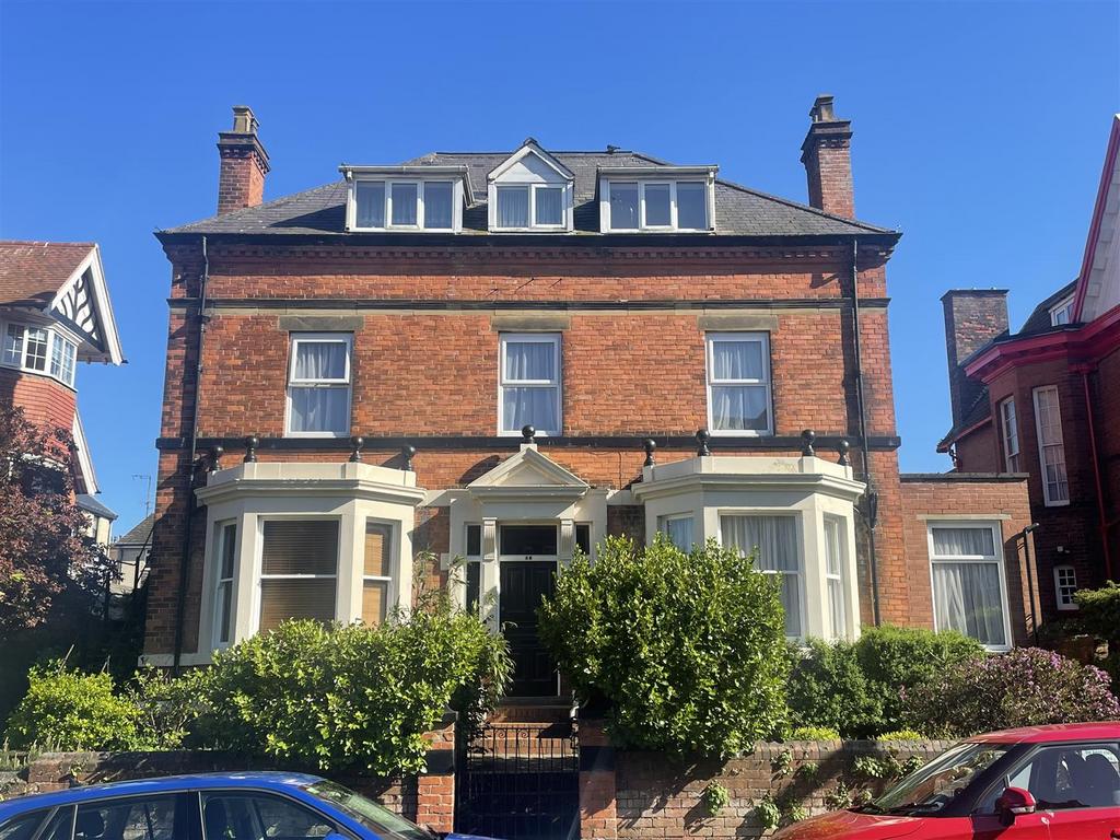 Avenue Victoria, Scarborough 11 bed block of apartments £500,000