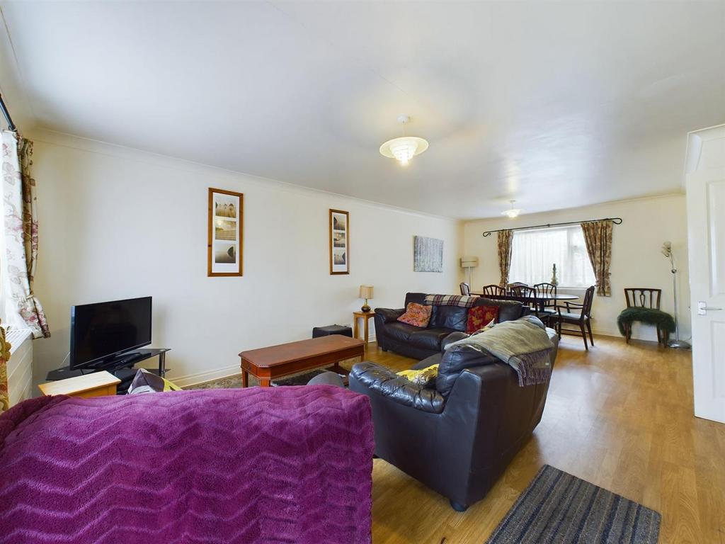Avenue Victoria, Scarborough 11 bed block of apartments £500,000