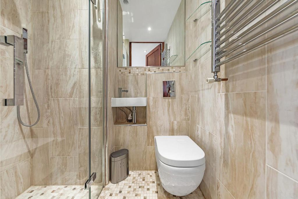 Master En-Suite.jpg