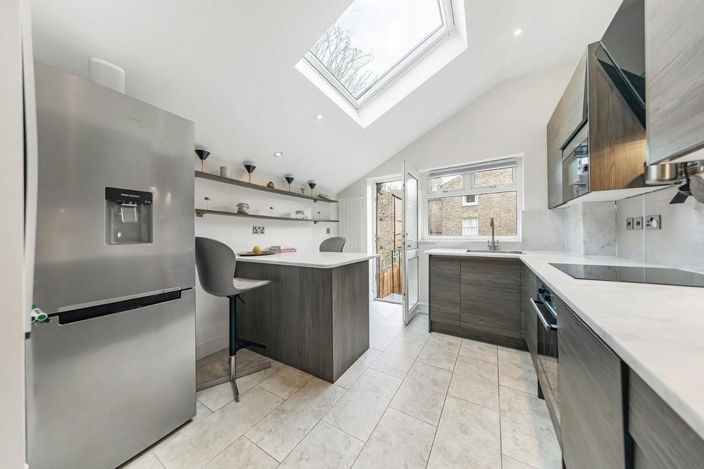 Kitchen (2).jpg