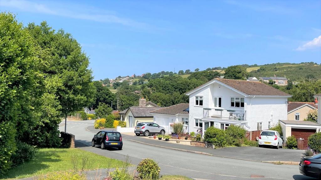 Maes Madog, Llanelian, Old Colwyn, Colwyn Bay 2 bed semidetached