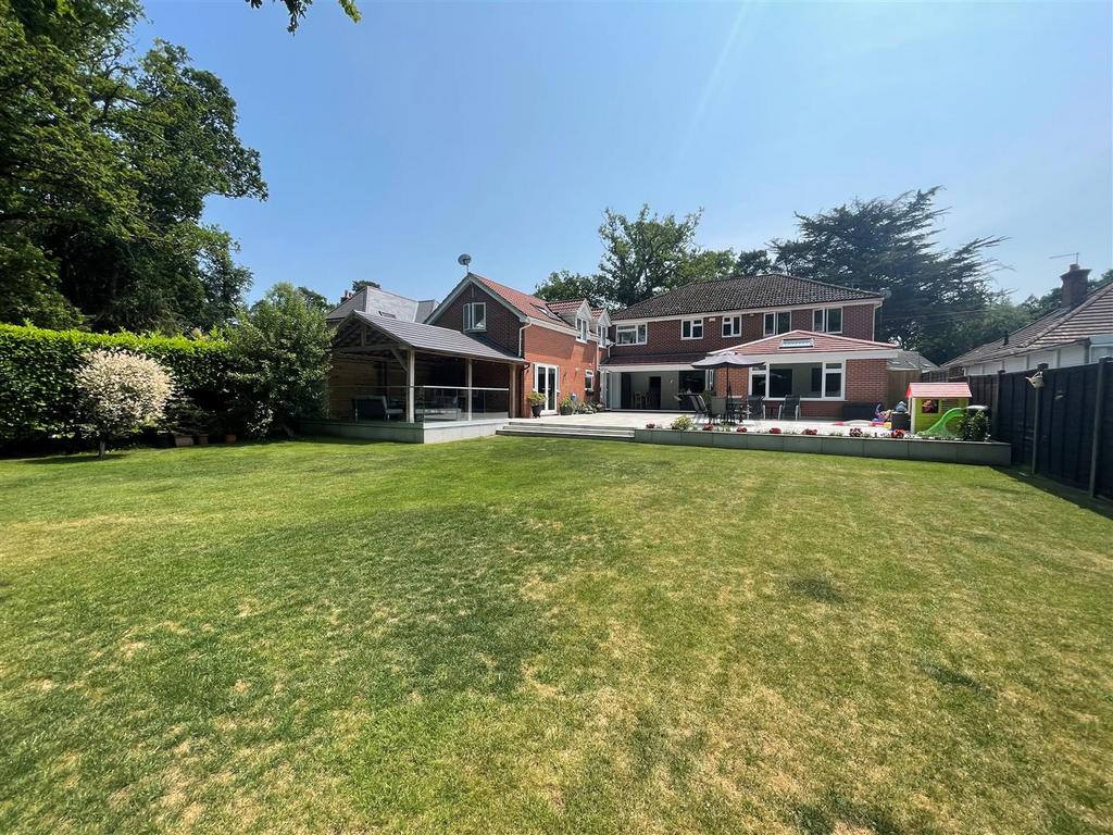 Beaufoys Avenue, Ferndown 5 bed detached house for sale £1,000,000