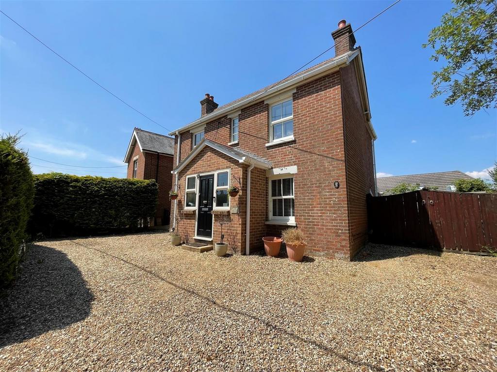 Wimborne Road, Corfe Mullen, Wimborne 4 bed detached house for sale £499,950