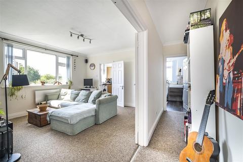 9, Temple Court Temple Road, Epsom, KT19 8EZ