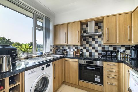 9, Temple Court Temple Road, Epsom, KT19 8EZ