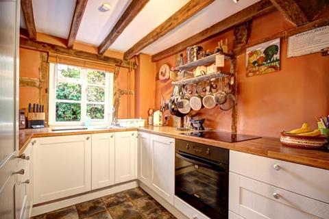 2 bedroom cottage for sale, Stratford Road, Harvington, Evesham