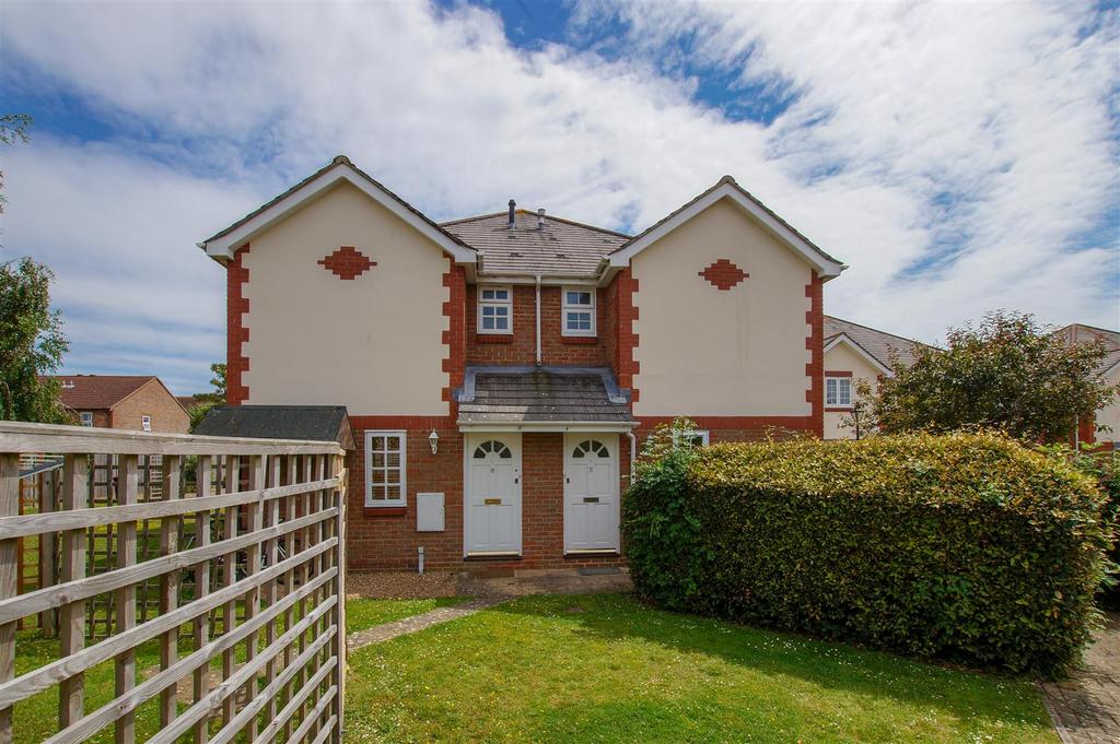Adelaide Road, Chichester 2 bed semidetached house £995 pcm (£230 pw)