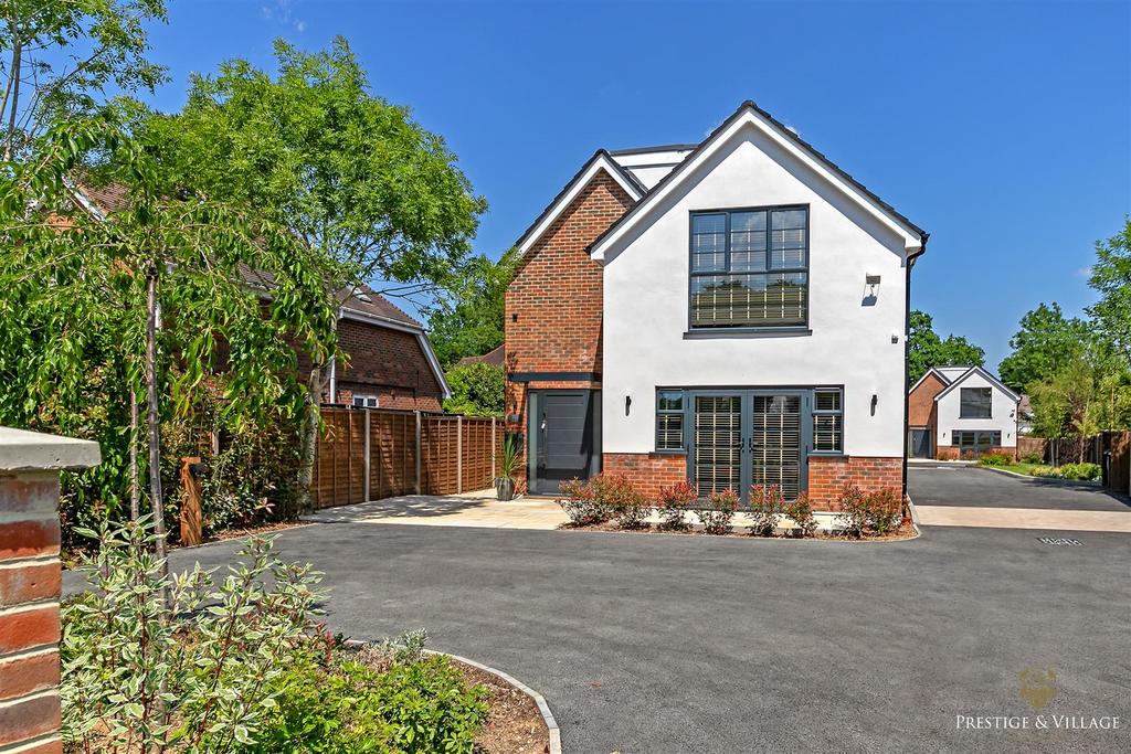 Hazel Close, Park Street, St. Albans 4 bed detached house for sale £