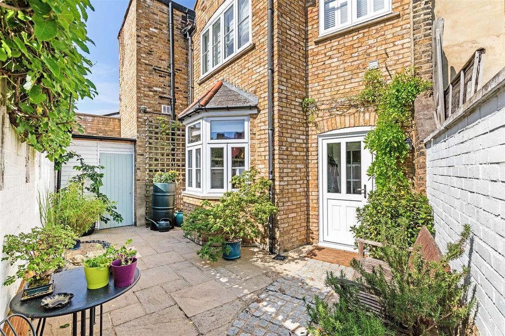 Dryburgh Road, Putney, SW15 2 bed terraced house for sale £795,000