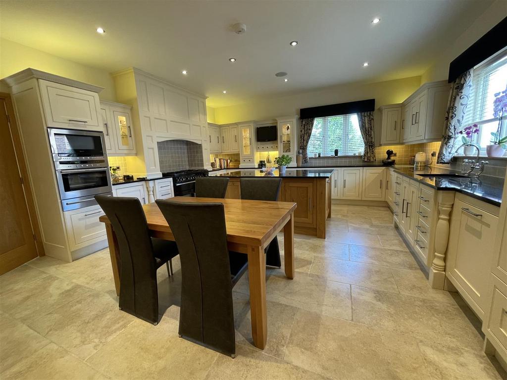 Dining kitchen