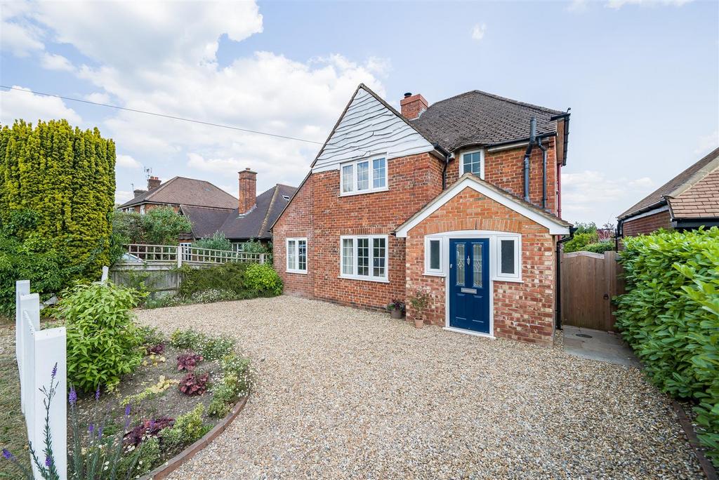 Chatsworth Avenue, Haslemere 3 bed detached house for sale £750,000