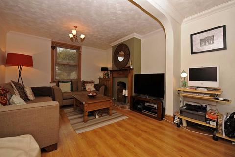 2 bedroom terraced house to rent, Harrowden Road, Wellingborough