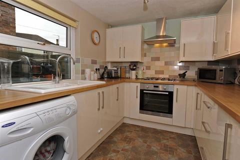2 bedroom terraced house to rent, Harrowden Road, Wellingborough