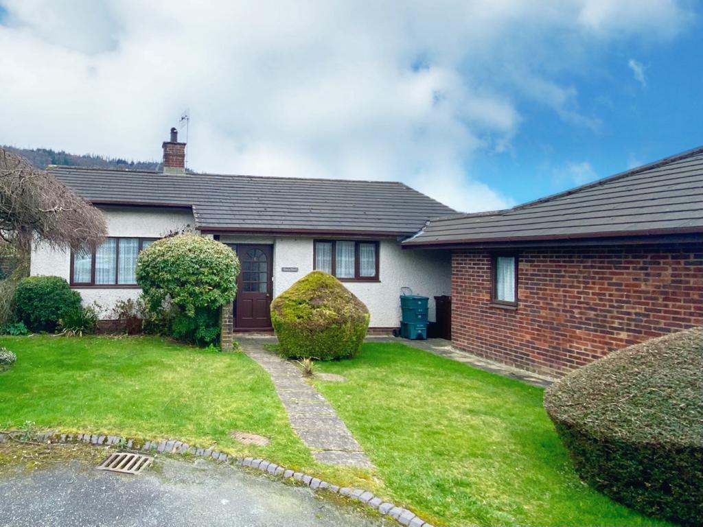 Llys Y Wennol, Llanrwst 2 bed house for sale £225,000