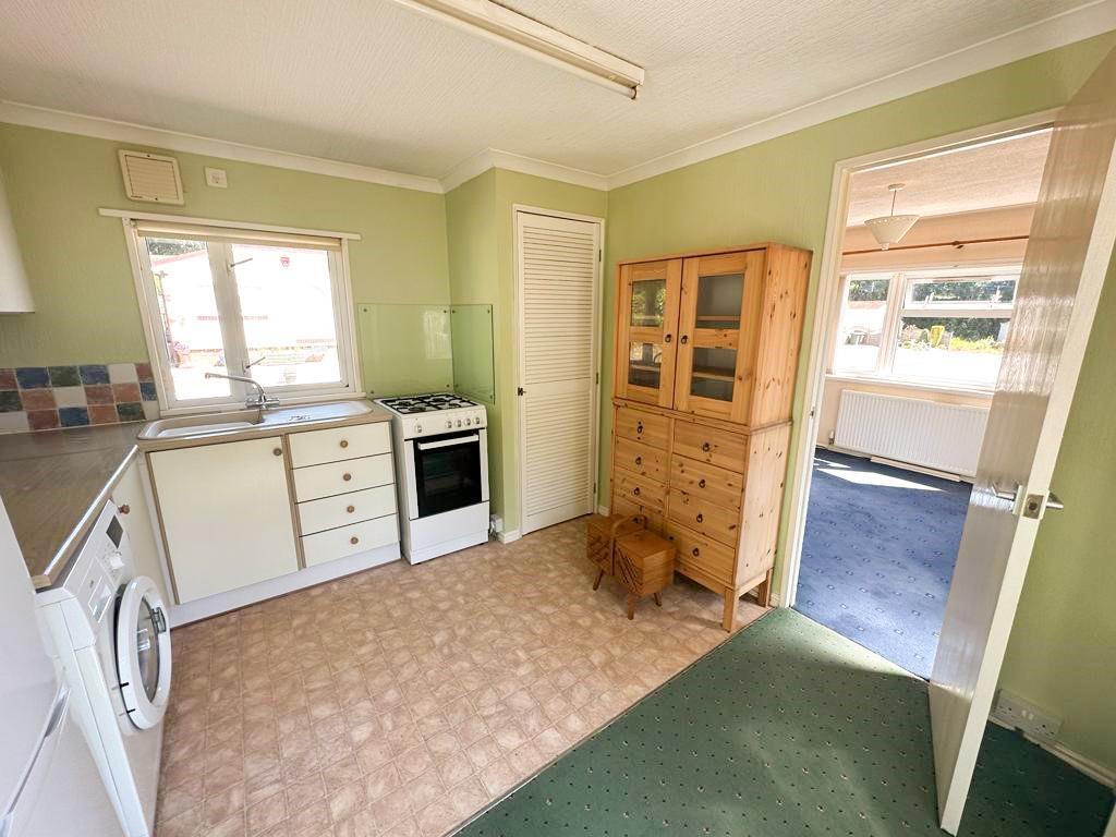 Dining kitchen