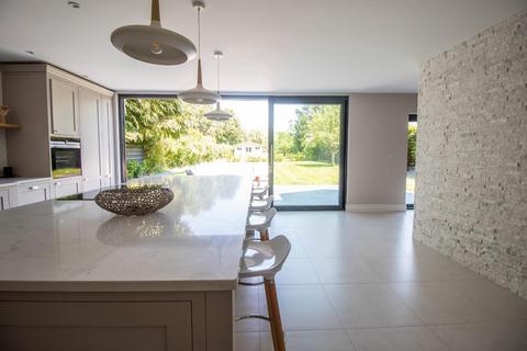 28 Coppice Avenue, Great Shelford, Cambridge, CB22 5AQ