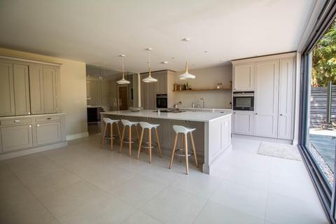 28 Coppice Avenue, Great Shelford, Cambridge, CB22 5AQ