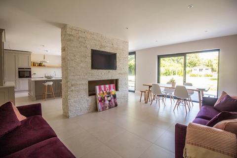 28 Coppice Avenue, Great Shelford, Cambridge, CB22 5AQ