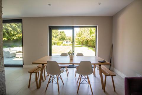 28 Coppice Avenue, Great Shelford, Cambridge, CB22 5AQ